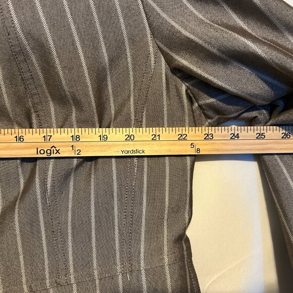 Roma Vestimenta Womens Fitted Cropped Blazer 16W Silver Gray Pin Stripes Pockets - Picture 9 of 9